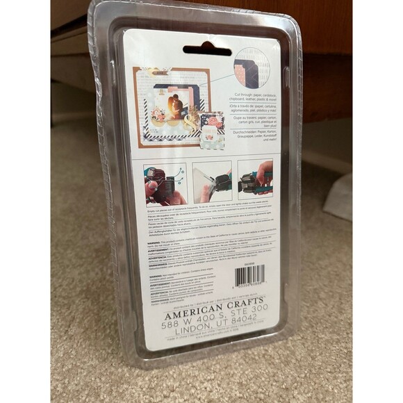 We R Memory Keepers Corner Chomp Scallop Cut NEW - Picture 8 of 8